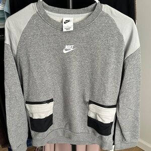 Nike Men's Gray and Black Crewneck Sweater